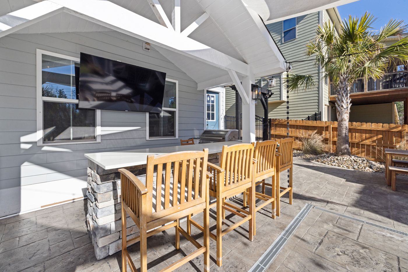 Covered patio with a stone bar and built-in gas grill